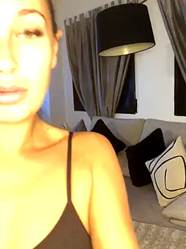 Snapshot of Rosieredxox chatting on 09-30-25, 03:45 Rosieredxox online show from 09-30-25, 03:45