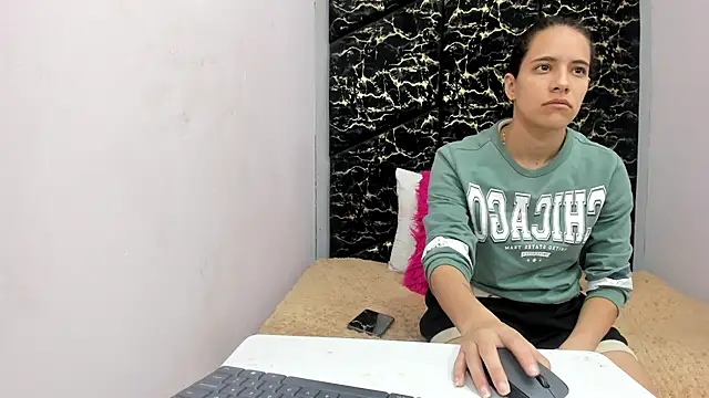 Snapshot of MiaCours chatting on 07-06-26, 12:45 MiaCours online show from 07-06-26, 12:45