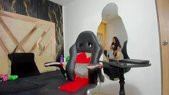 MiaCours online show from 10-11-25, 01:34