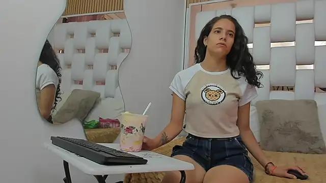 MiaCours online show from 10-12-25, 02:07