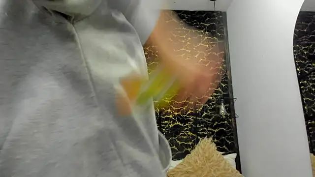 MiaCours online show from 03-21-26, 01:04