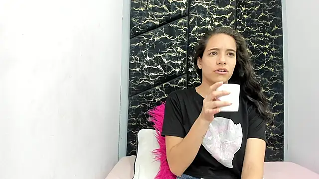 Snapshot of MiaCours chatting on 07-04-26, 01:37 MiaCours online show from 07-04-26, 01:37