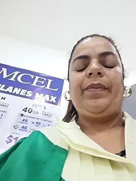 Mia-Glow online show from 12-15-25, 12:11