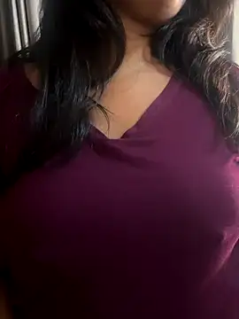 Snapshot of Maggi-is-back chatting on 10-17-25, 01:35 Maggi-is-back online show from 10-17-25, 01:35