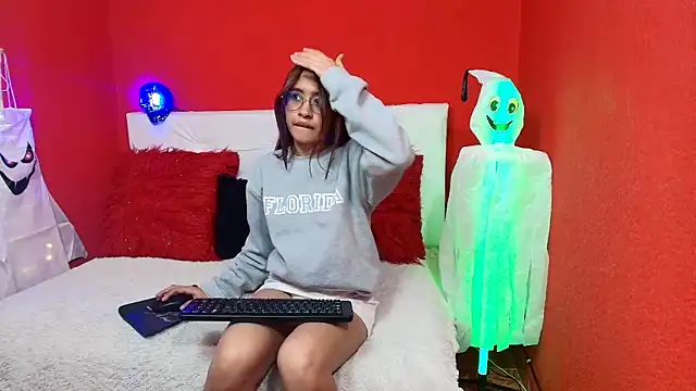 amy lennox online show from 10-30-25, 01:20