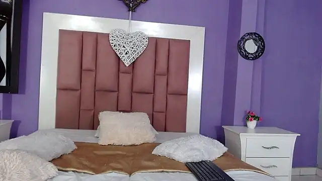 Snapshot of ChiaraLudovica chatting on 09-15-25, 02:50 ChiaraLudovica online show from 09-15-25, 02:50