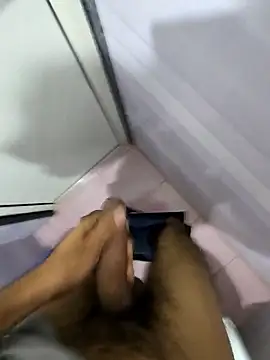 Snapshot of mumbaizboi chatting on 01-08-26, 08:15 mumbaizboi online show from 01-08-26, 08:15