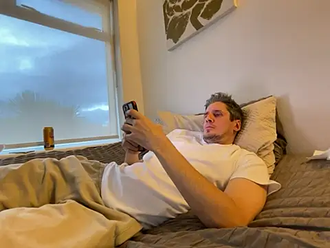 shyandchilling online show from 10-20-25, 04:40