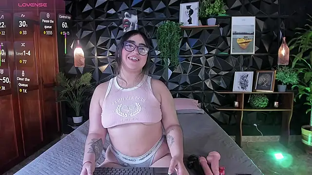 April  foxx online show from 09-27-25, 03:40