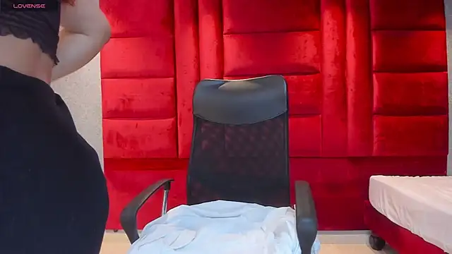 VictoriaFerro online show from 12-04-25, 02:27