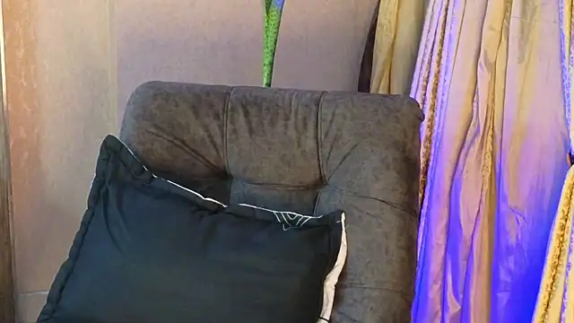 Snapshot of BenjaminCol_ chatting on 10-02-25, 11:41 BenjaminCol online show from 10-02-25, 11:41
