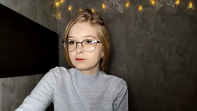 LiaVibes online show from 12-23-25, 07:18
