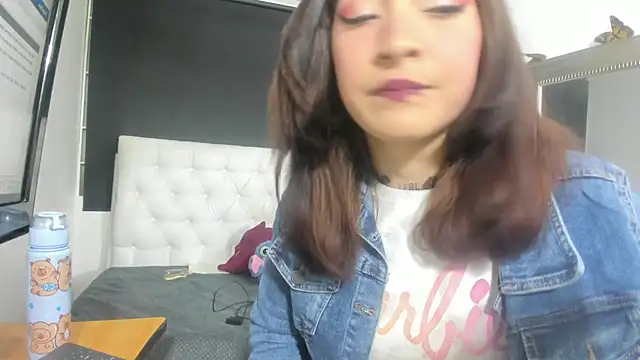 Snapshot of evelynesex chatting on 09-29-25, 01:45 evelynesex online show from 09-29-25, 01:45