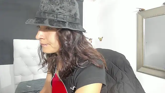 Snapshot of evelynesex chatting on 09-20-25, 11:43 evelynesex online show from 09-20-25, 11:43