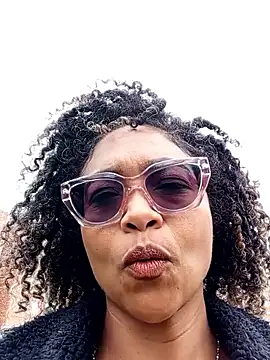 BiiancaEstradaa online show from 04-17-26, 03:37