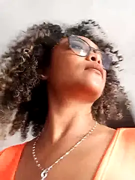 BiiancaEstradaa online show from 03-10-26, 01:04