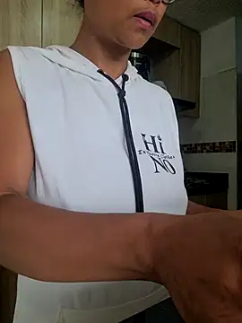 BiiancaEstradaa online show from 10-02-25, 02:09