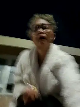 BiiancaEstradaa online show from 10-11-25, 11:17