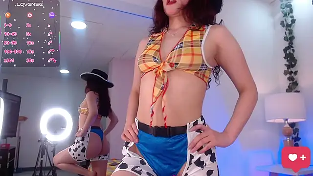 Snapshot of Tiffanygh_ chatting on 10-15-25, 07:44 Tiffanygh online show from 10-15-25, 07:44