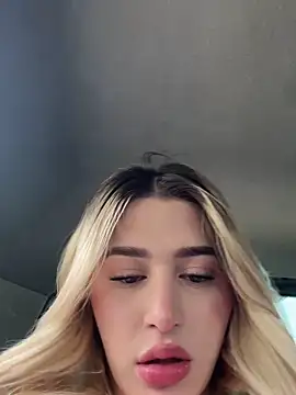 Snapshot of Mia_sofiia21 chatting on 09-25-25, 05:41 Mia sofiia21 online show from 09-25-25, 05:41