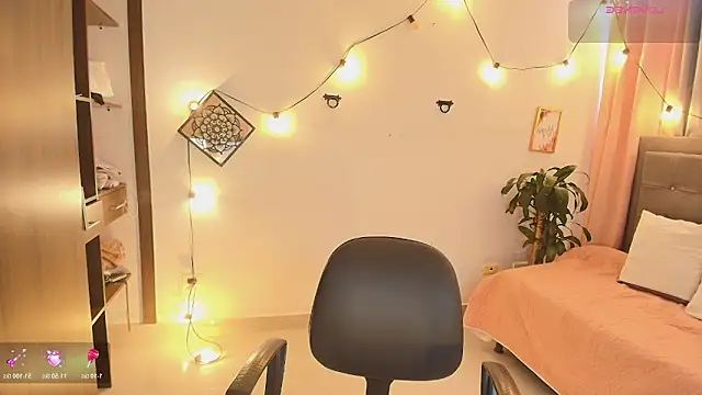 Seraphyne666 online show from 11-10-25, 07:30