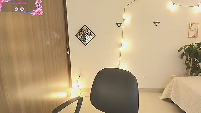 Seraphyne666 online show from 11-14-25, 07:28