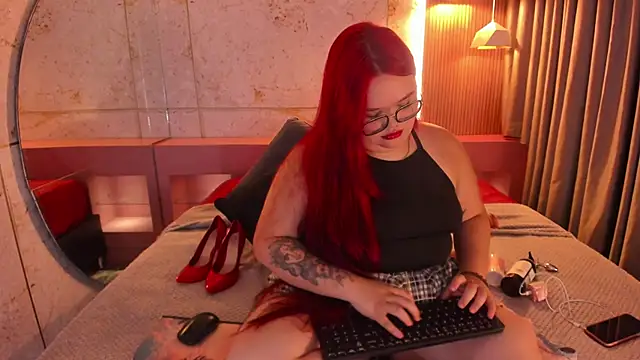 Snapshot of Lushi_Love chatting on 05-04-26, 03:32 Lushi Love online show from 05-04-26, 03:32