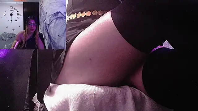 Skarleth Diaz online show from 10-31-25, 04:42