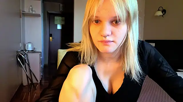 Snapshot of Elieiza_xo chatting on 06-01-26, 08:36 Elieiza xo online show from 06-01-26, 08:36