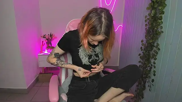 Elieiza xo online show from 10-19-25, 09:23