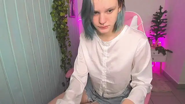 Elieiza xo online show from 12-17-25, 09:25