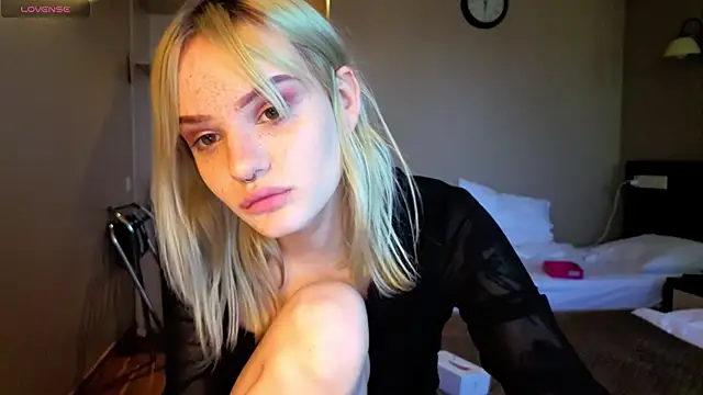 Snapshot of Elieiza_xo chatting on 06-02-26, 11:10 Elieiza xo online show from 06-02-26, 11:10