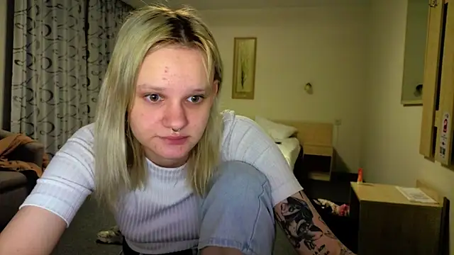 Snapshot of Elieiza_xo chatting on 05-27-26, 06:59 Elieiza xo online show from 05-27-26, 06:59