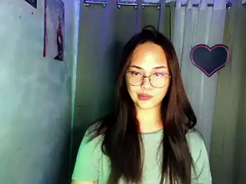 Snapshot of sweetsassyxx chatting on 04-28-26, 02:10 sweetsassyxx online show from 04-28-26, 02:10