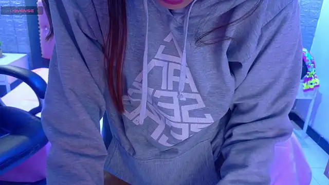 Natalie loffreda online show from 12-17-25, 03:11