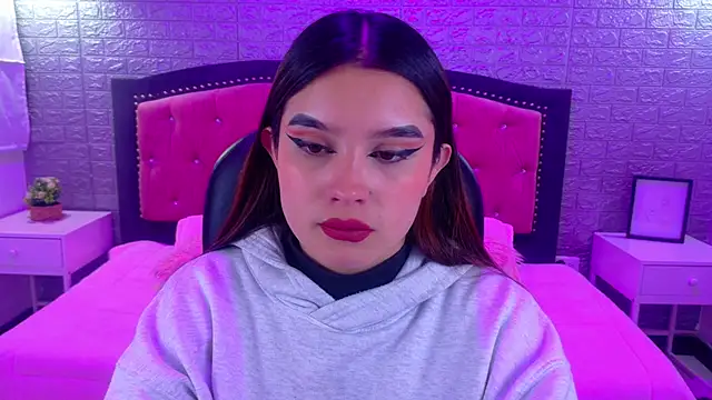 Natalie loffreda online show from 12-19-25, 03:21