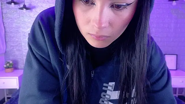 Natalie loffreda online show from 02-05-26, 03:13