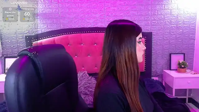 Natalie loffreda online show from 11-12-25, 03:21