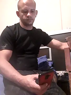 Snapshot of Lekewarmele chatting on 10-19-25, 04:32 Lekewarmele online show from 10-19-25, 04:32