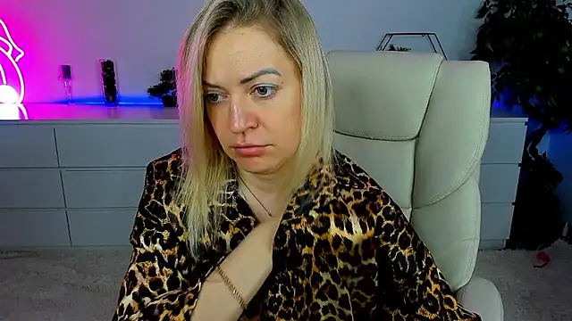 Anna Snows online show from 10-24-25, 05:39