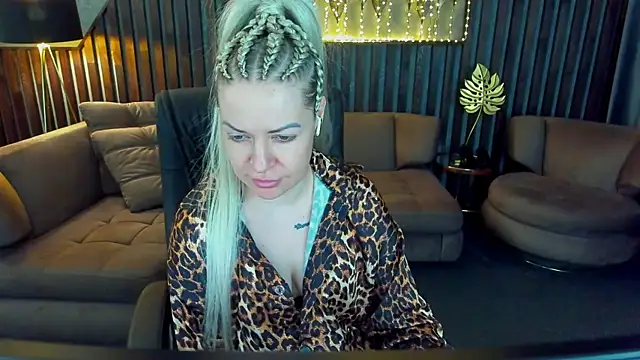 Anna Snows online show from 04-12-26, 04:54