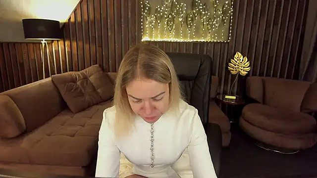 Anna Snows online show from 12-23-25, 06:12