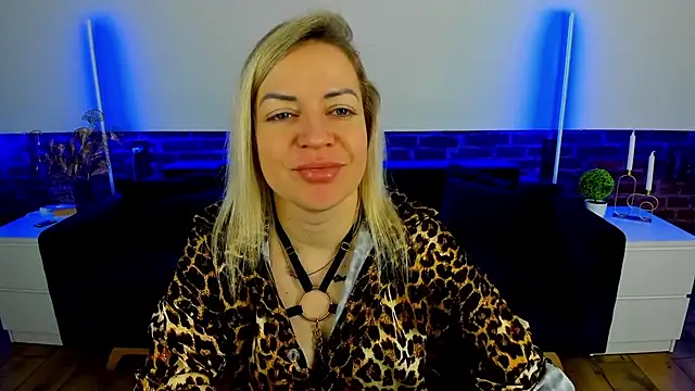 Anna Snows online show from 10-25-25, 06:08