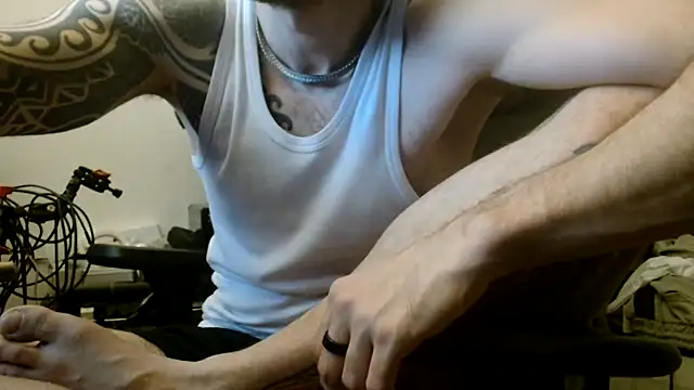 Snapshot of th1_ chatting on 05-27-26, 01:57 th1 online show from 05-27-26, 01:57