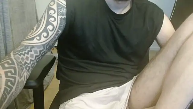 Snapshot of th1_ chatting on 05-18-26, 05:02 th1 online show from 05-18-26, 05:02