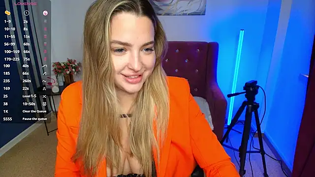 Snapshot of Emma__Ross chatting on 06-22-26, 02:06 Emma Ross online show from 06-22-26, 02:06