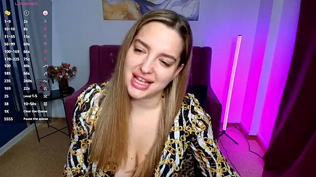 Snapshot of Emma__Ross chatting on 05-25-26, 01:49 Emma Ross online show from 05-25-26, 01:49