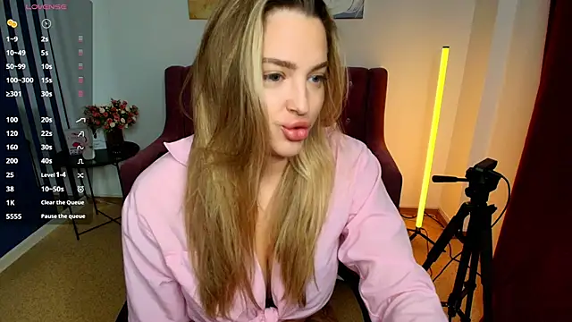 Snapshot of Emma__Ross chatting on 06-28-26, 02:18 Emma Ross online show from 06-28-26, 02:18