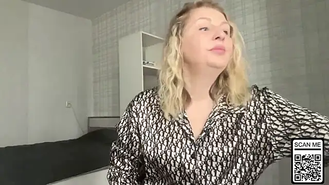 Blondie xoxoxo online show from 02-25-26, 10:15