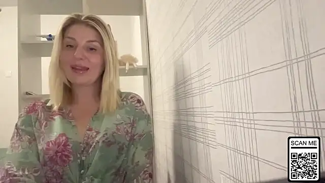 Blondie xoxoxo online show from 10-31-25, 07:32